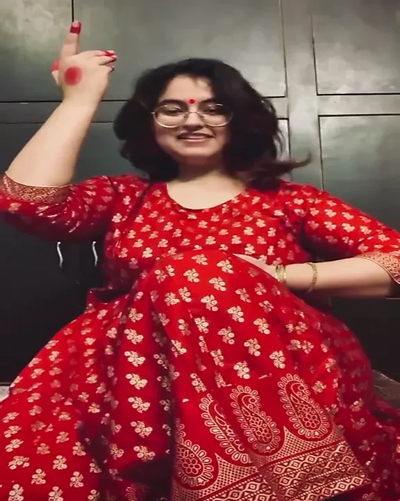 Vasundhara Dhar Hot Bengali Model Instagram Video