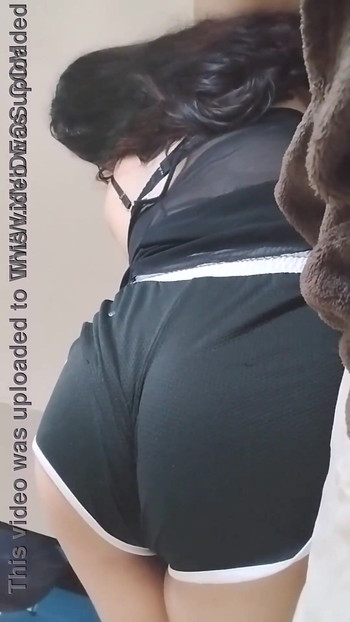 مع جارتي في شورت قصير غني | مقطع 1