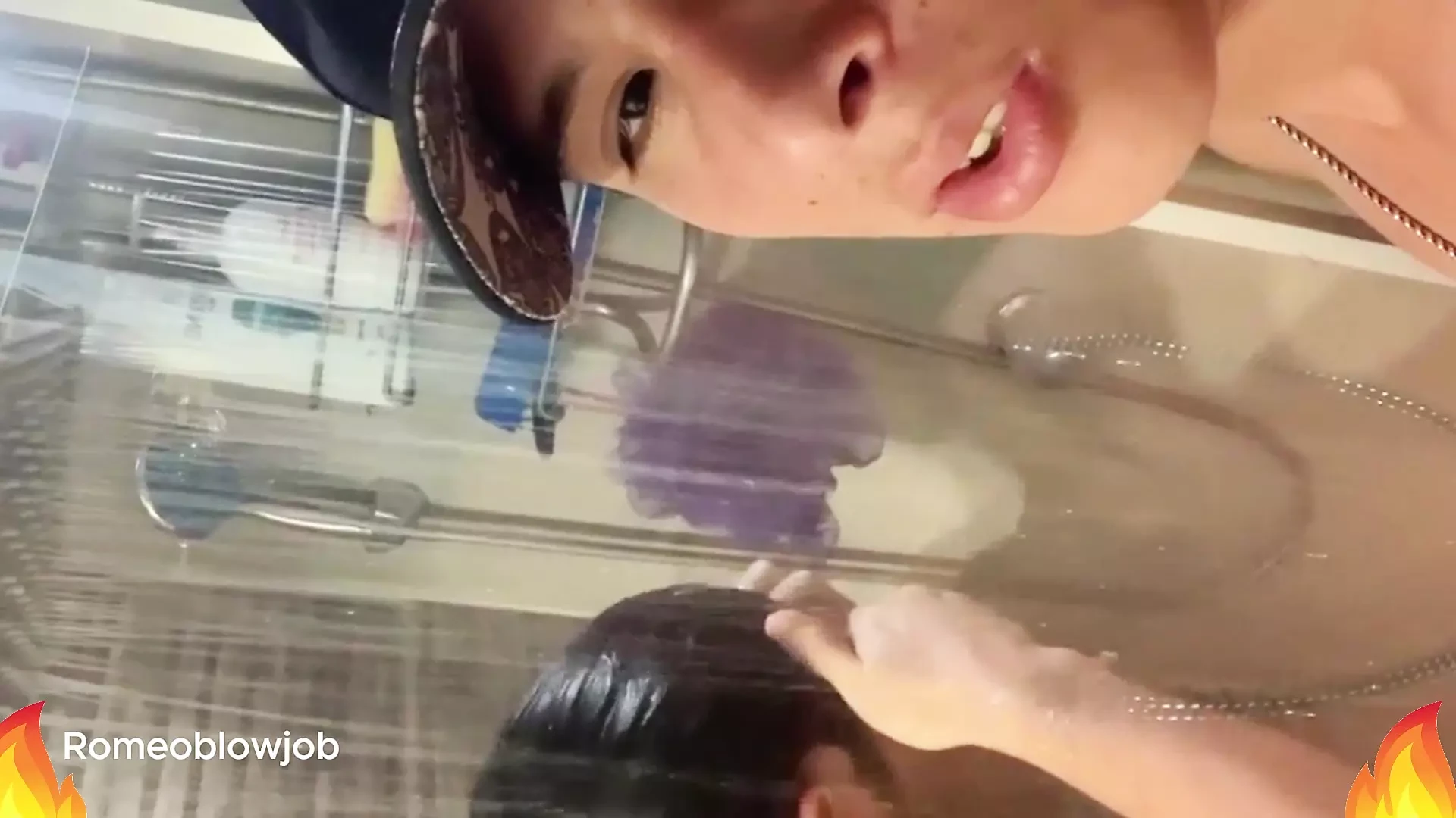 拉丁模特前来享受她的独家口交