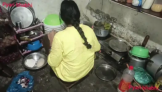 Dicke titten, schwägerin fickt doggystyle arsch, schwanz gelutscht, Hindi-audio