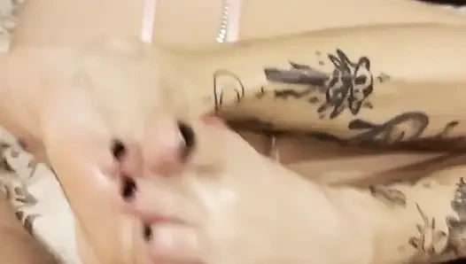 A Footjob and a Best Friend Well Served