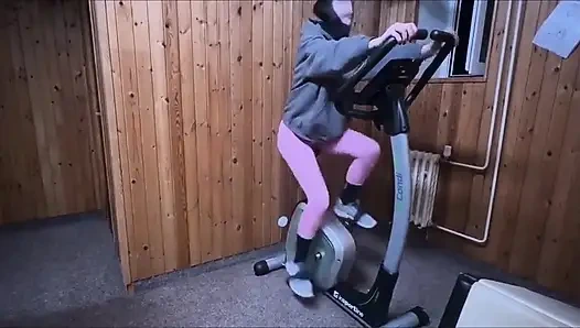 Рискованный Секс В Спортзале. Мне Нужно Много Белка