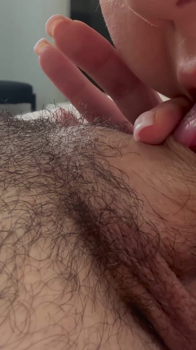 Tiny 2cm menciptakan cumshot