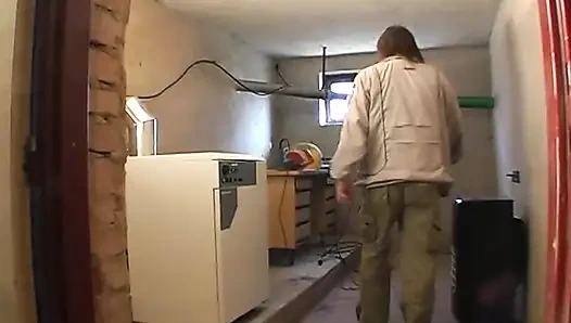 Темноволосой тинке вылизал и захлопнул киску старый чувак