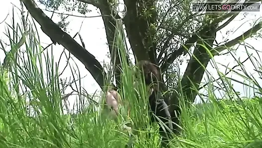 Горячую девушку связали в зарослях для жесткого траха позже