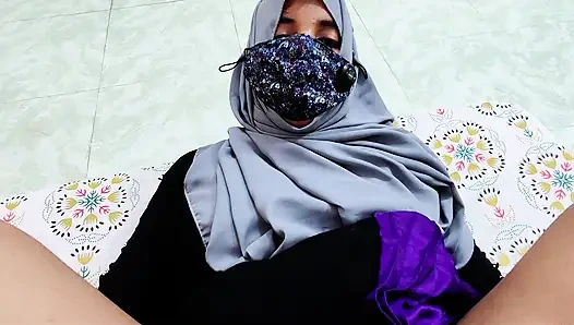 Hijabi stepmom need big dick for face fuck so stepson help her hot xxx