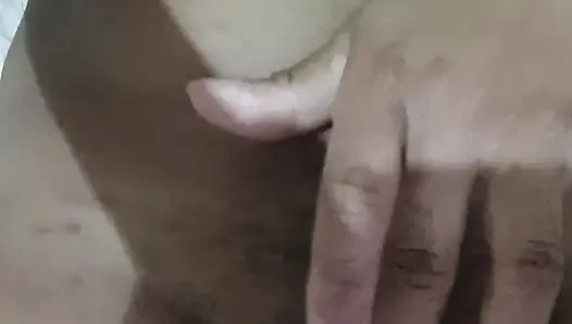 Dia sedang menunggumu di chat, telanjang bulat, langsung panggil aja dia