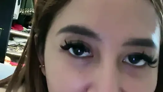 Masturbasi liar mengubah gadis pemalu menjadi pelacur nakal