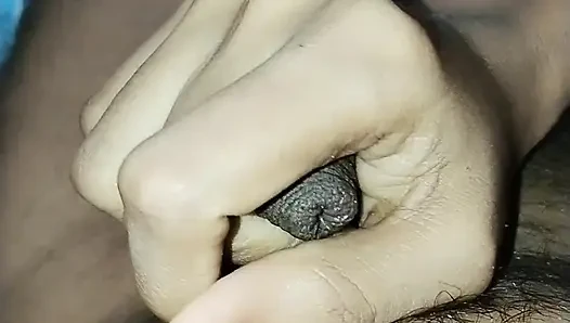 Ich musste nur auf ihren arsch kommen! Südasiatisches schätzchen nahm meinen schwanz und half mir, mein sperma auf ihren arsch freizugeben.