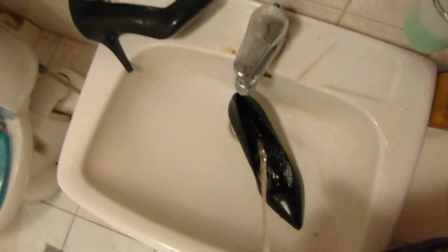 Piss in wifes stiletto heel