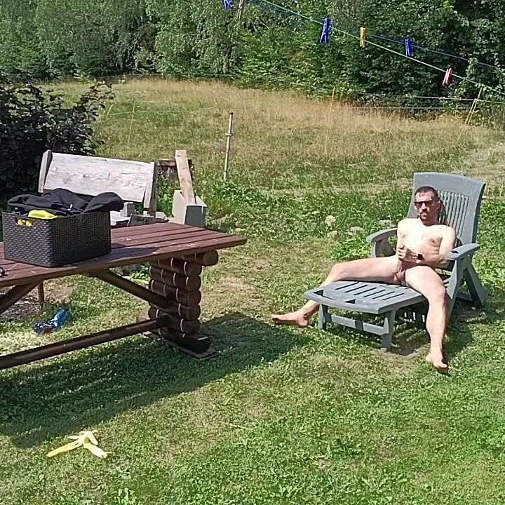 În timp ce atârna rufe