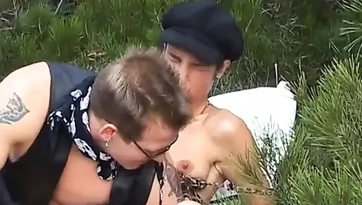 Götten açık bir esmerle sahili sik!