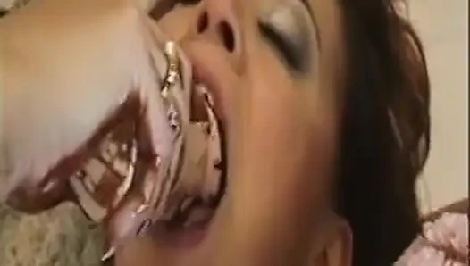 Lesben lecken muschi, küssen und spielen mit dildo