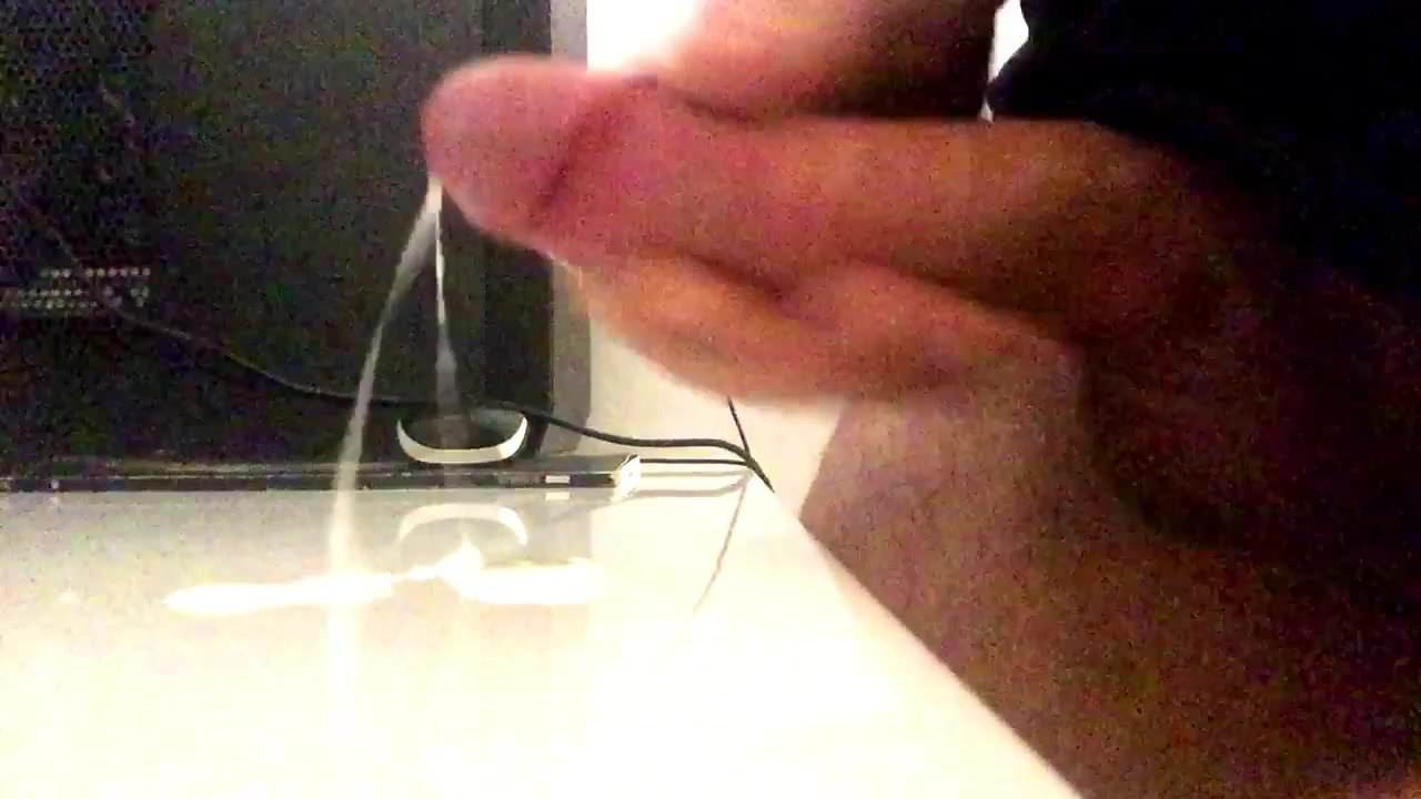 Small 23yrs old dick cums