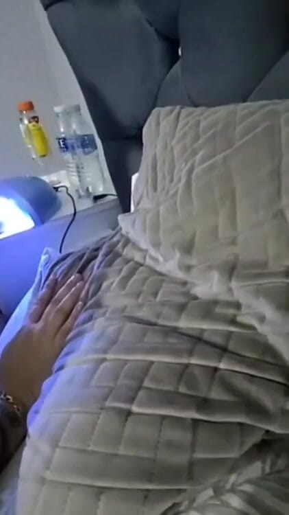 Step mom make her nails in step son room | Clip 1