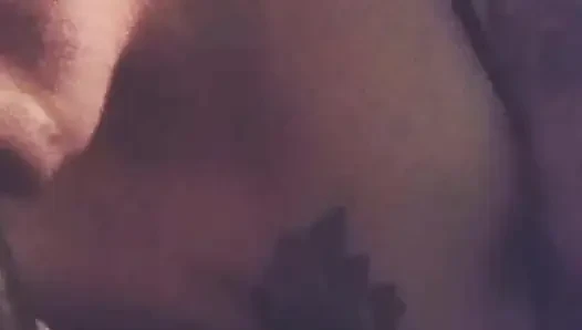 Wanita cantik besar dewasa mengisapku antar ras