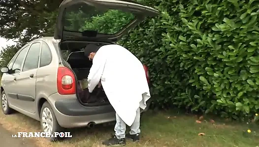 Die hübsche blonde schlampe rief unseren experten aus sos sodomy an, um ihren arsch gestopft und gesahnt zu bekommen