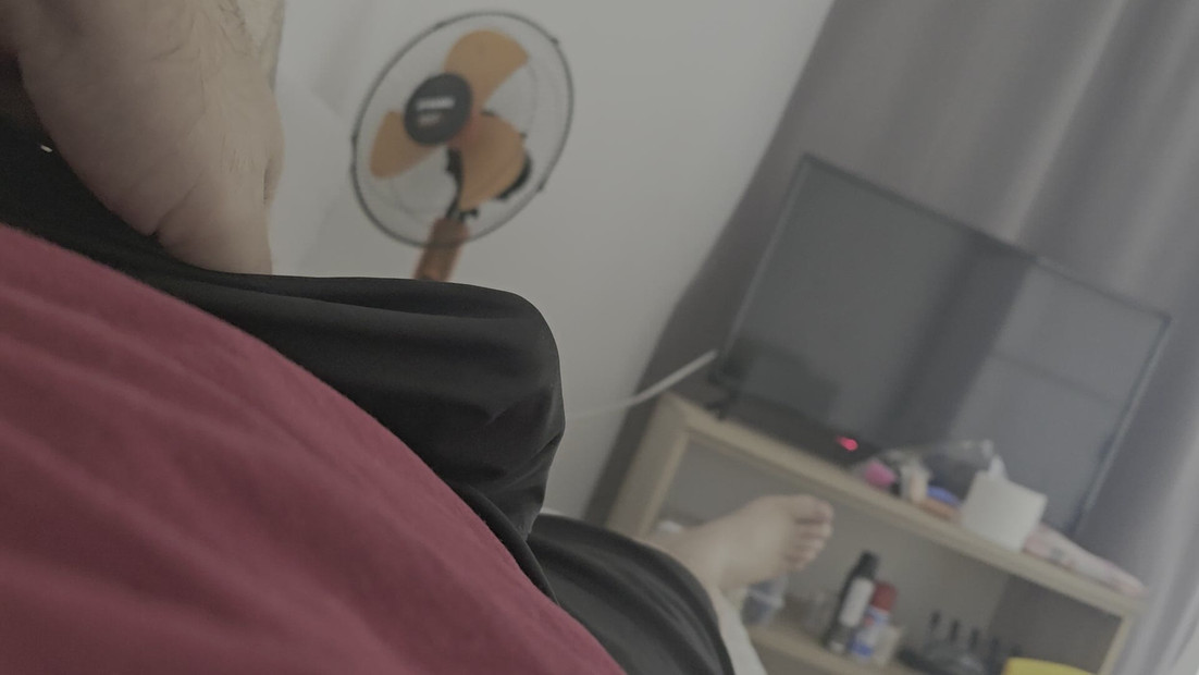 Peekaboo 🍆