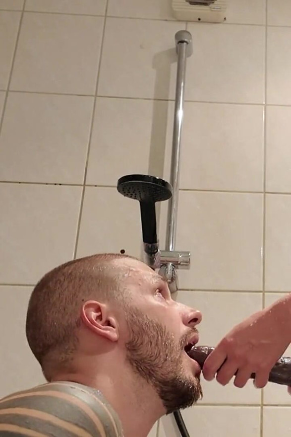 Dugo je jebao lakat u grlu
