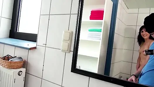Seksi karımla banyoda