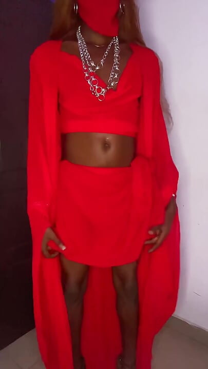 La dama de rojo con zanahoria