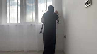 Arabische stiefmutter gibt WICHsanleitung mit gespräch
