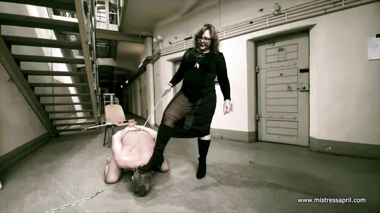 Dominatrix Mistress April - závislá špinavá otrokyně