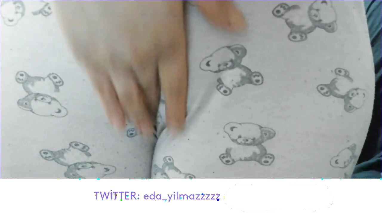 CAMELTOE- MASTURBATION IN PAJAMAS- PUFFED PUSSY- TURKISH PORN