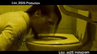 Lizz_ss25 menjadi pelacur toilet yang kotor