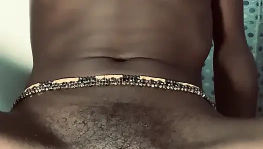 Heißes ebenholz-schätzchen browngurl234 genießt solo-moment im badezimmer