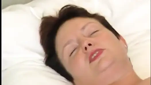 Thick mature masturbates in motel