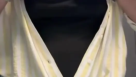 Desi Bhabhi Selfie boobs show