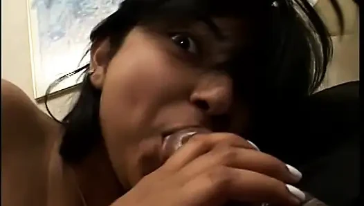 Wanita hamil ngentot kontol suaminya dan muasin dia di sofa