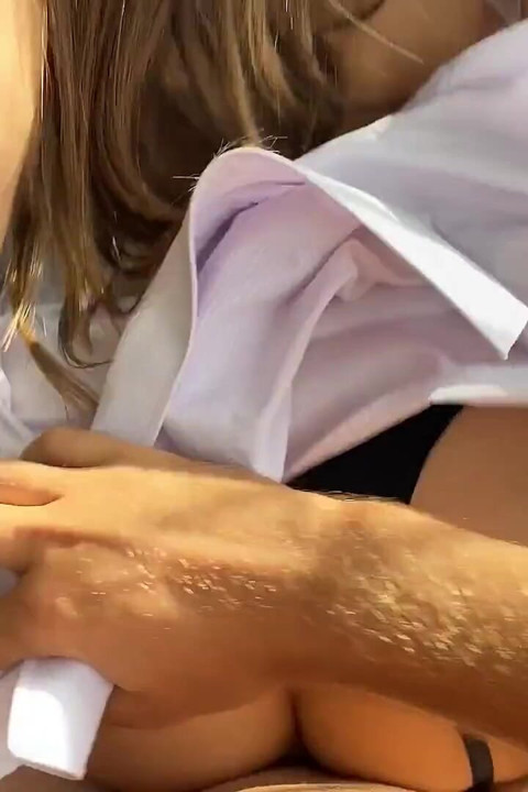 ทํางานขณะที่นักเรียนเย็ดกู