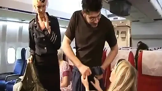 Uçakta teşhir