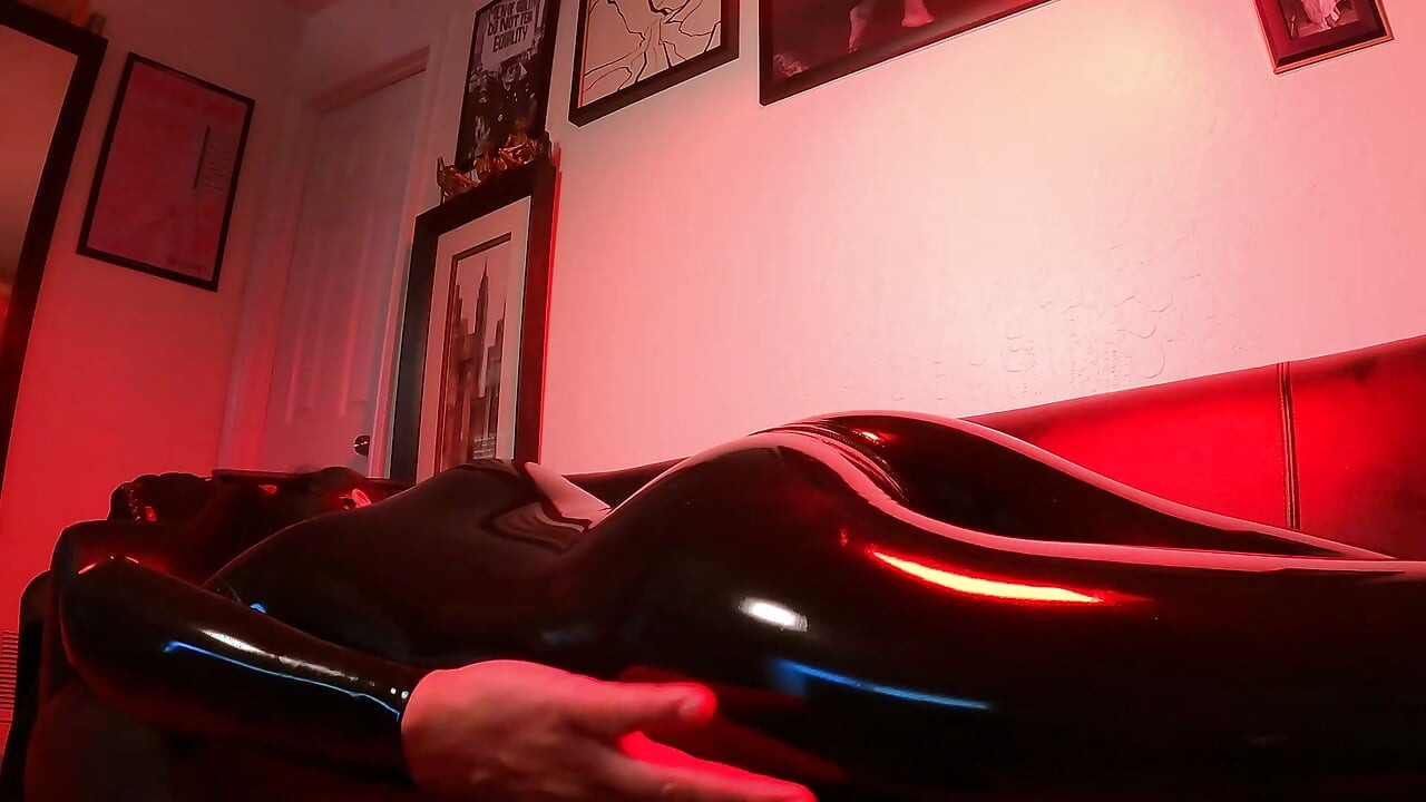 Játék a latex macskaruham