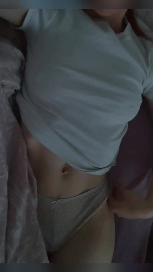Good morning 🔥 
Tits, body and pussy stroking for a nice Sunday 😏