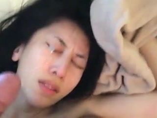Steph Lau получает камшот на ее красивое лицо
