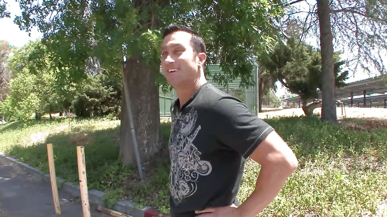 Gorgeous juicy camel toe of youngster expects wide open for big penis penetrate it