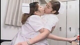 Japonés lesbianas besos