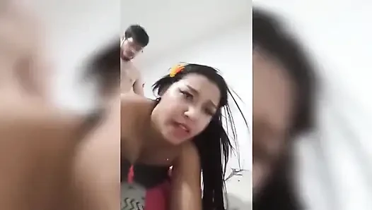 Latina-schlampe aus Medellin durchquerte den Darin-Dschungel, kam in den Vereinigten Staaten an und tat am ende das Gleiche, was sie vor getan hat