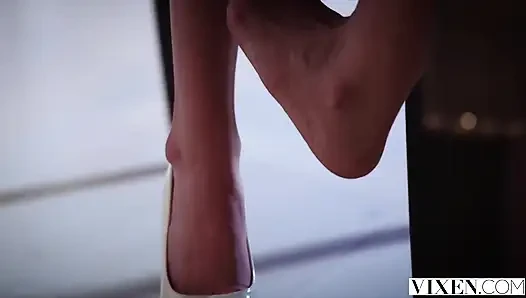 Vixen - video seks threesome hot bareng semua pria!