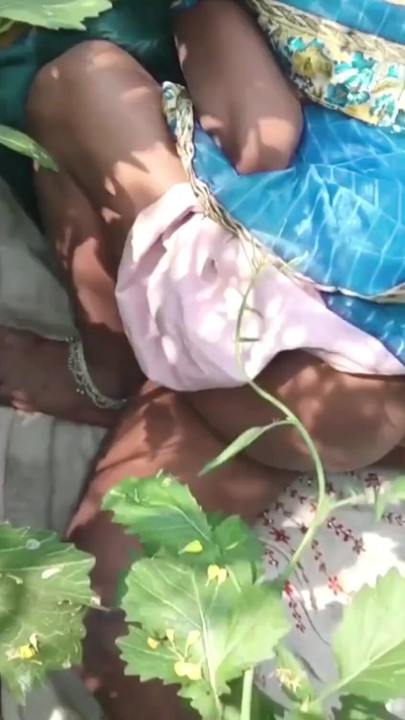 Indian desi rustic woman made sexy videos of in the jungle with her husband. | Clip 1