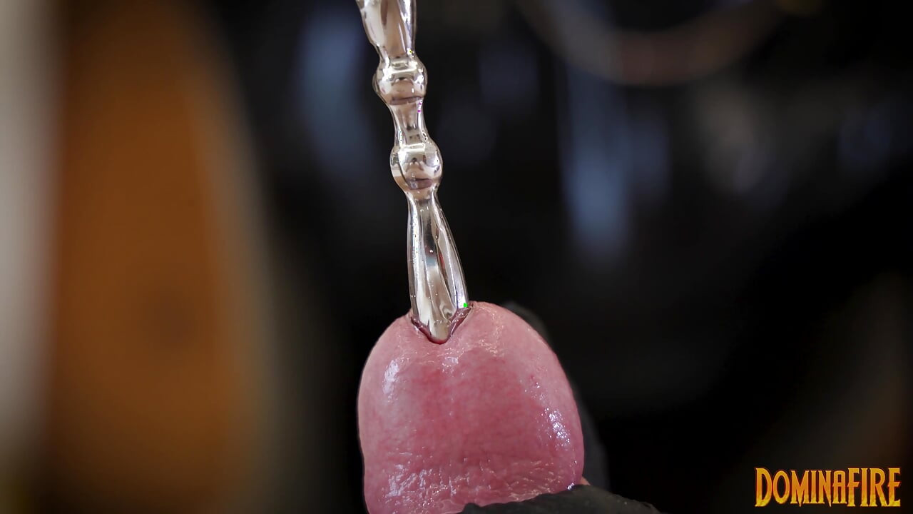 Latex Mistress Dominafire Sounding Slave