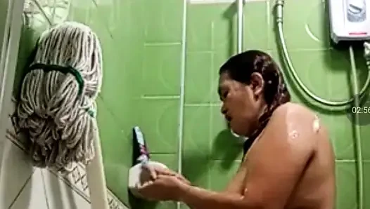 Cuma nonton pantat bahenol mandi pagi-pagi