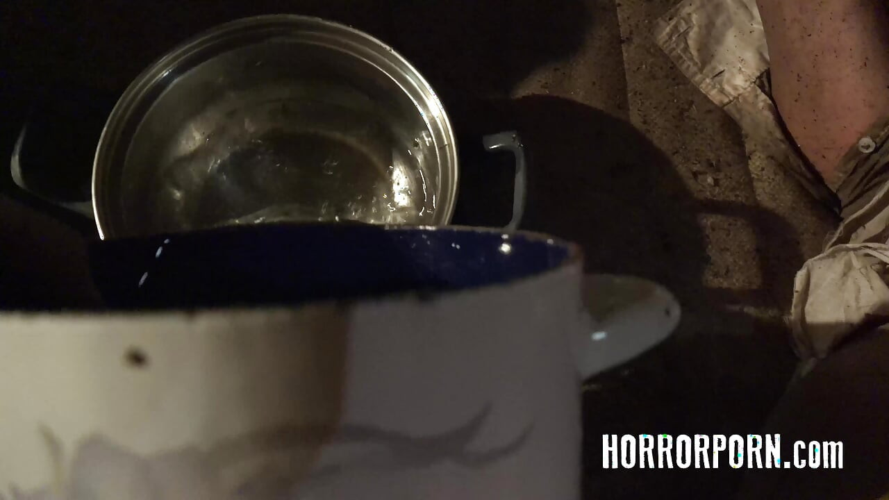 The girl in the cage (Horror Porn)