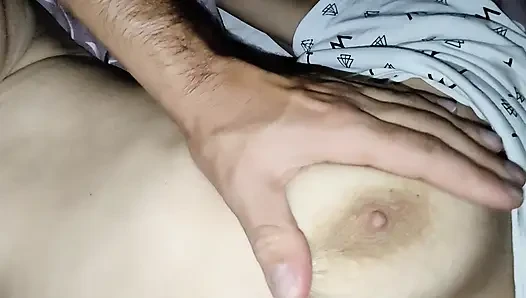 Pasangan dewasa bertubuh kurus merekam pov anal closeup