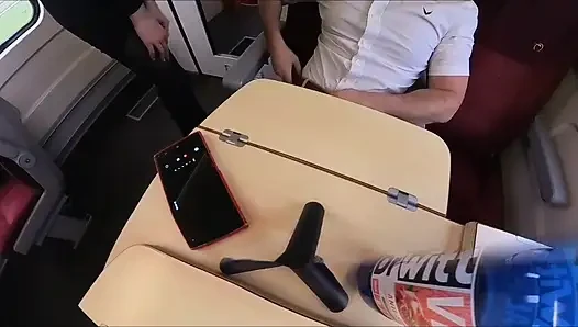 Adrenalin im zug. Auf der toilette erwischt