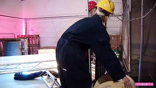 Тройничок с крошками-блондинками в сексуальных чулках-сеточках