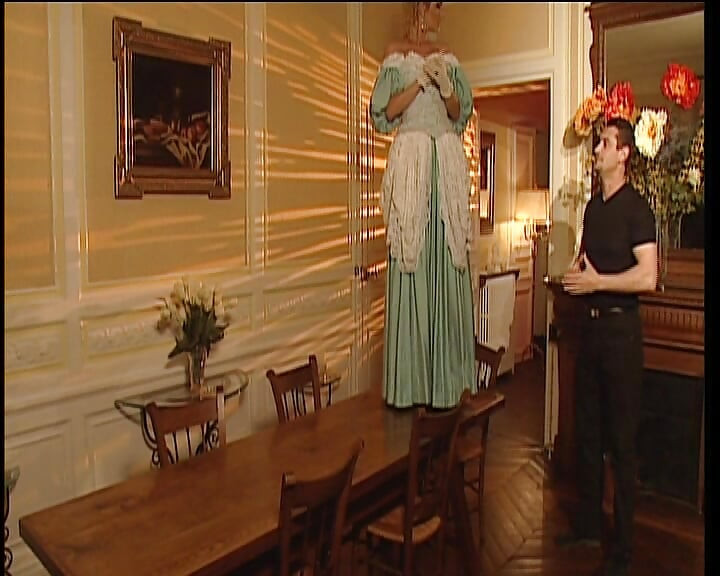 Blonde Duitse hete moeder met bubbelkont berijdt enorme pik